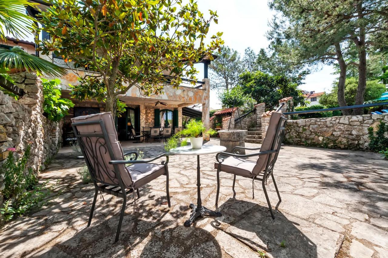 Ra Villa *