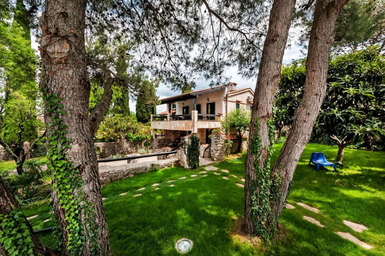 Ra Villa *